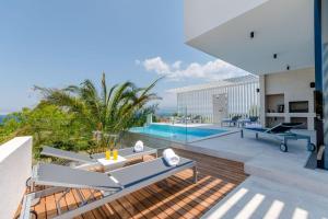 Bazén v ubytování Luxury Villa Complex nebo v jeho okolí