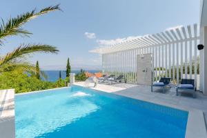 Bazén v ubytování Luxury Villa Complex nebo v jeho okolí