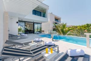 Bazén v ubytování Luxury Villa Complex nebo v jeho okolí