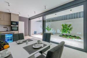 Kuchyň nebo kuchyňský kout v ubytování Luxury Villa Complex