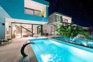 Bazén v ubytování Luxury Villa Complex nebo v jeho okolí