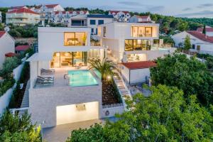 Bazén v ubytování Luxury Villa Complex nebo v jeho okolí