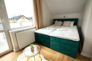 Posteľ alebo postele v izbe v ubytovaní Stylowe Apartamenty Plewiska