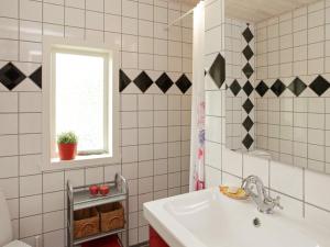 Koupelna v ubytování Holiday home Hals IX