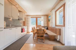 Kuchyňa alebo kuchynka v ubytovaní Art-Apartments Kartnaller superior