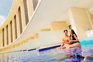 Bazén v ubytování Barceló Maya Riviera - All Inclusive Adults Only nebo v jeho okolí