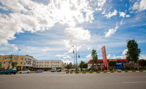 Budova, kde se motel nachází + 14 fotografií