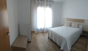 Posteľ alebo postele v izbe v ubytovaní Apartamentos El Arenal