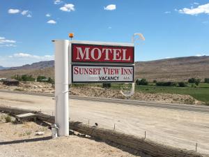 a motel sign on the side of a road at Sunset View Inn L.L.C in Alamo