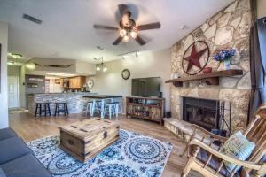 Gallery image of Seele Street River Retreat SS B11 in New Braunfels