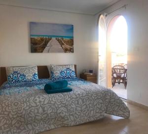 Zdjęcie z galerii obiektu 4 Bed 3 Bath Villa Sleeps 8, Pool Wifi Tv Close to Beach Restaurants and Shops w mieście Los Alcázares