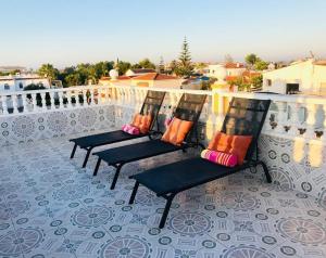 Zdjęcie z galerii obiektu 4 Bed 3 Bath Villa Sleeps 8, Pool Wifi Tv Close to Beach Restaurants and Shops w mieście Los Alcázares
