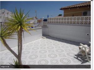 Zdjęcie z galerii obiektu 4 Bed 3 Bath Villa Sleeps 8, Pool Wifi Tv Close to Beach Restaurants and Shops w mieście Los Alcázares
