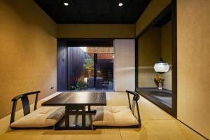 a dining room with a table and chairs at Manyoukyo - Vacation STAY 92449 in Kyoto