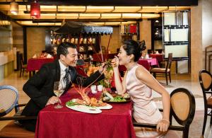 Restaurant o un lloc per menjar a InterContinental Hanoi Westlake, an IHG Hotel