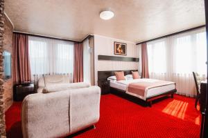 En eller flere senger på et rom på Prezident Hotel