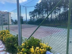 Tenis alebo squash v ubytovaní URB. PEDRAS NEGRAS alebo jeho okolí