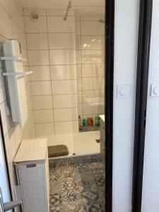 a bathroom with a shower with a tile floor at Magnifique T3 au Pla D Adet (Saint Lary)grand confort entièrement refait à neuf avec une vue exceptionnelle sur la vallée in Saint-Lary-Soulan