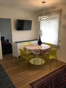 TV a/nebo společenská místnost v ubytování Casa sciliar blu centro paese