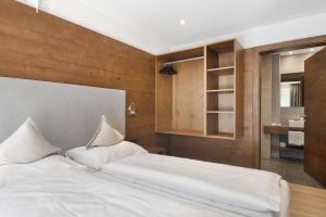 A bed or beds in a room at Apartments Montblanc Sella