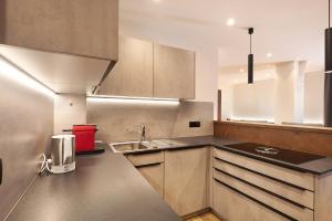 A kitchen or kitchenette at Apartments Montblanc Sella