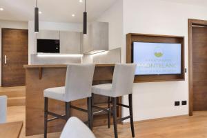 A television and/or entertainment centre at Apartments Montblanc Sella
