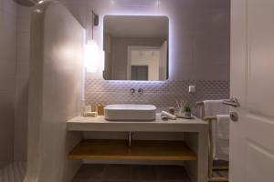 Ванная комната в Isalos Villas Naxos