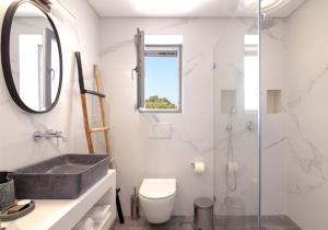 Ванная комната в Isalos Villas Naxos