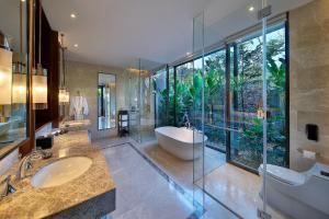 Ein Badezimmer in der Unterkunft The Danna Langkawi - A Member of Small Luxury Hotels of the World