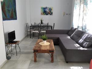 Posezení v ubytování Luminoso y amplio apartamento en el centro histórico de Sevilla