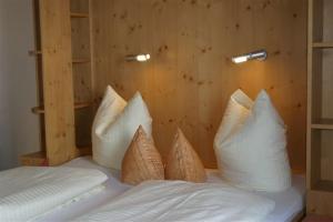 מיטה או מיטות בחדר ב-Appartements Familie Eberharter