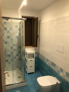 a bathroom with a toilet and a shower at mammaCristina in Patti