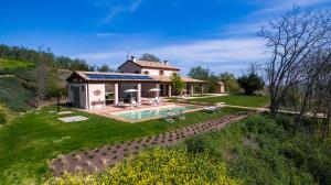 Gallery image of Ca' Pellicciano 8, Emma Villas in Longiano