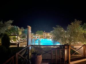 Bazén v ubytování Mystras Grand Palace Resort & Spa nebo v jeho okolí