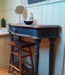
a wooden table with a vase on top of it at Field Farm Cottage B&B in Reading
