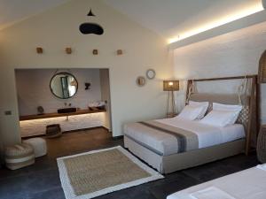 Ένα ή περισσότερα κρεβάτια σε δωμάτιο στο Toxotis Villas