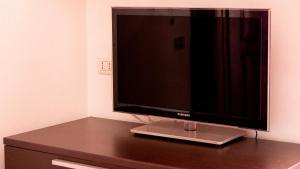 a computer monitor sitting on top of a desk at Casa L'Alzoni in San Teodoro