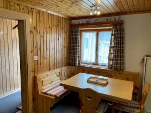 a wooden room with a table and a window at Tga Crap in Rona