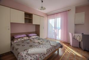 Postel nebo postele na pokoji v ubytování Apartmani More Krk