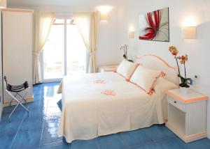 Posteľ alebo postele v izbe v ubytovaní Janas Hotel