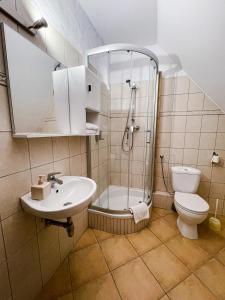 A bathroom at Karczma Rzym