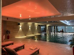 Bazén v ubytování Vip Apartments Kopaonik nebo v jeho okolí