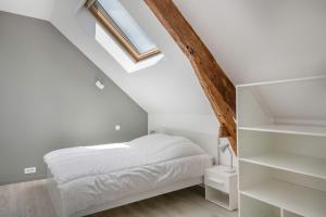 Ліжко або ліжка в номері Maison a La Turballe