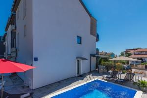 Bazén v ubytovaní Apartment Vedran with Pool alebo v jeho blízkosti