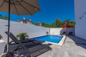 Bazén v ubytovaní Apartment Vedran with Pool alebo v jeho blízkosti