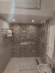 A bathroom at Dimora MareLuna