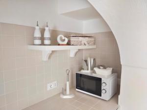 A kitchen or kitchenette at Dimora MareLuna