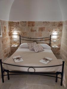 A bed or beds in a room at Dimora MareLuna