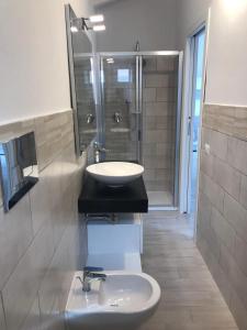 A bathroom at La dolce vita , fronte mare