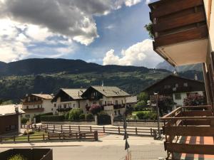 Výhľad na hory alebo výhľad na hory priamo z apartmánu + 1 fotografia